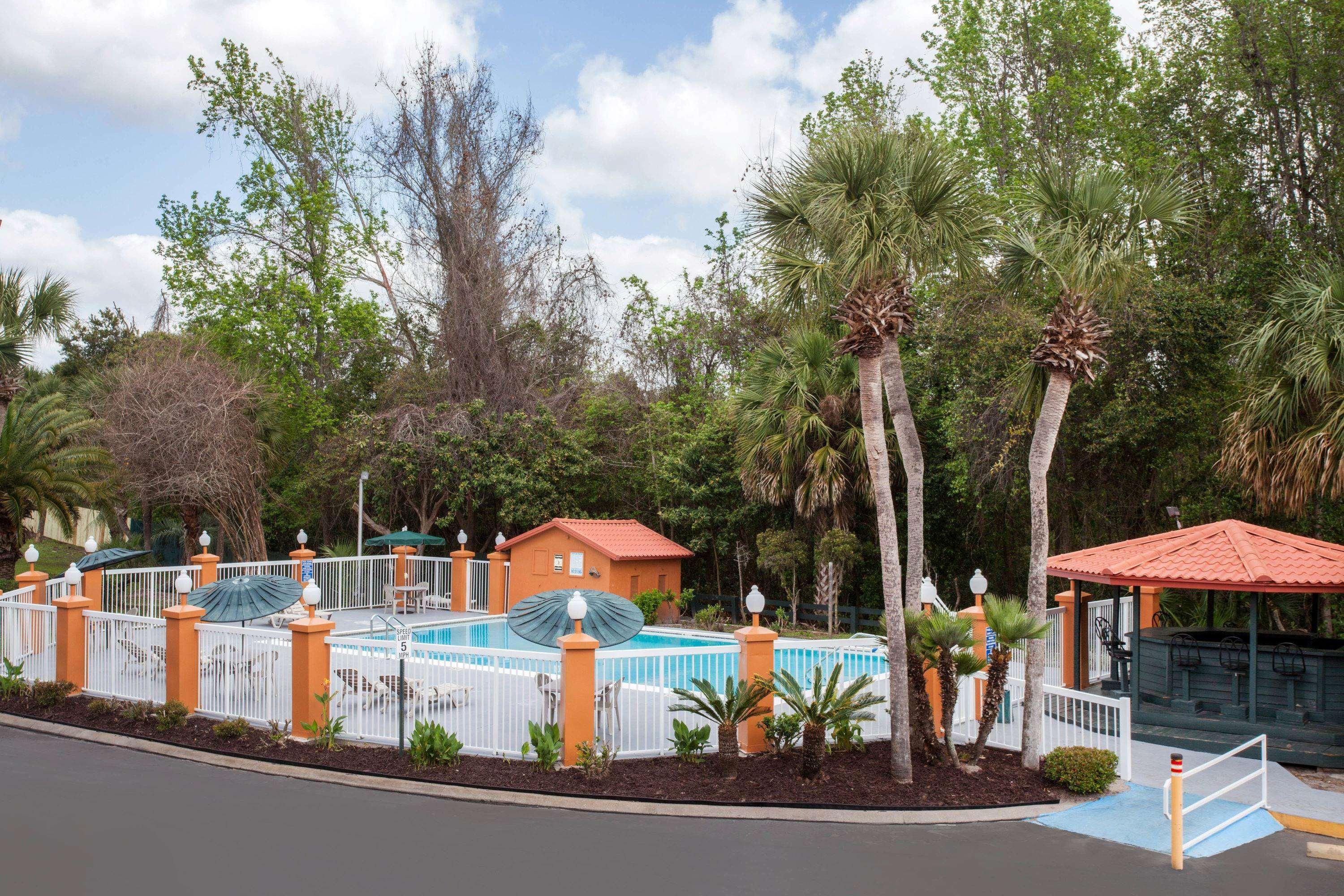 Baymont By Wyndham Lake City Exterior foto