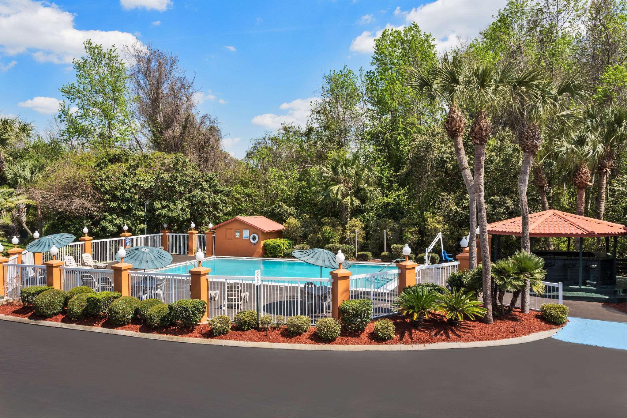 Baymont By Wyndham Lake City Exterior foto