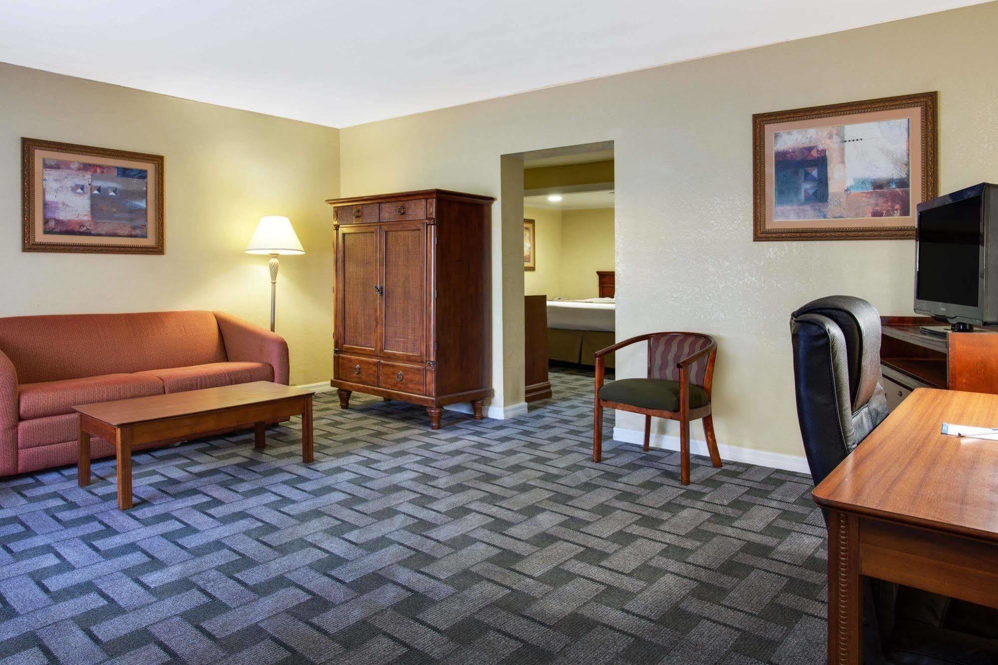 Baymont By Wyndham Lake City Exterior foto